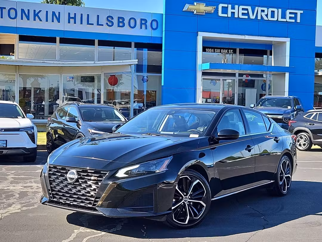2024 Nissan Altima 2.5 SR - Image 2