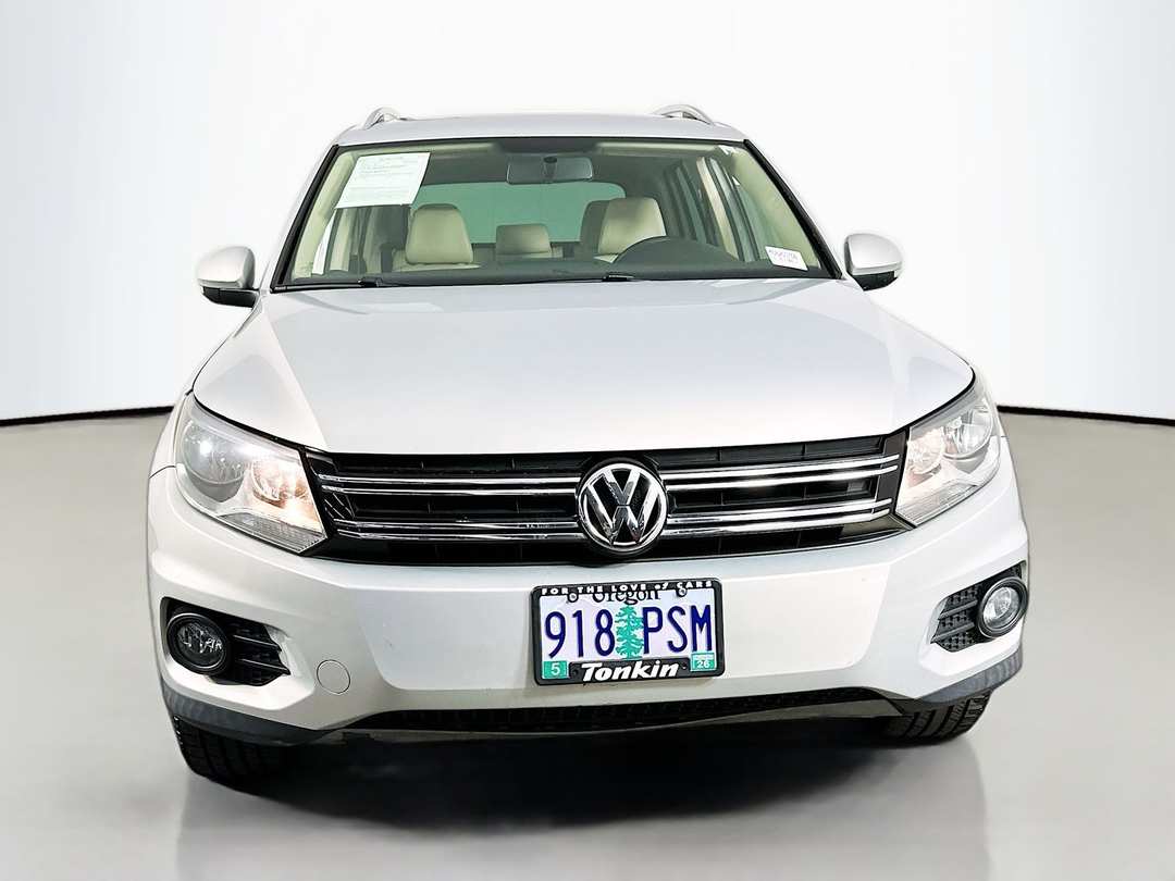 2012 Volkswagen Tiguan SE - Image 2