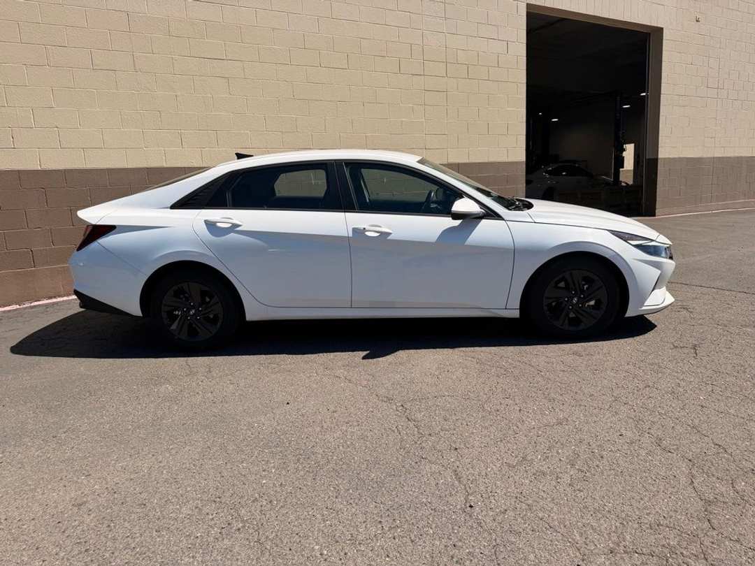 2021 Hyundai Elantra SEL - Image 3