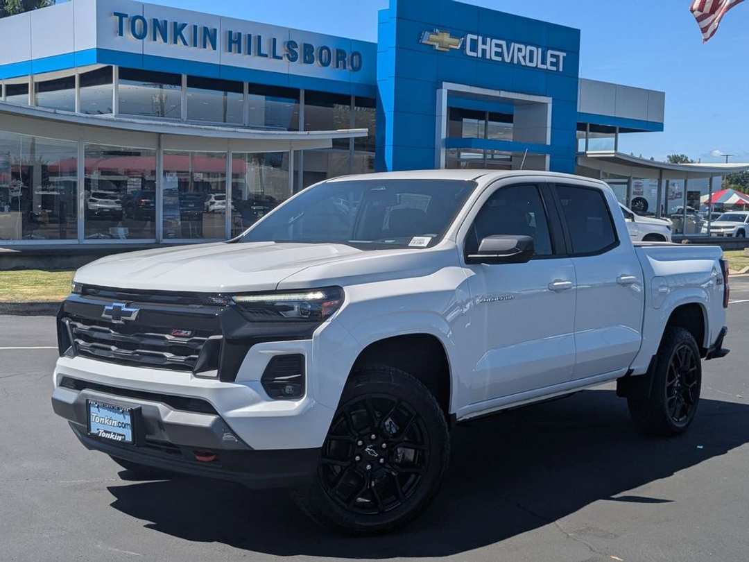 2025 Chevrolet Colorado Z71 - Image 2