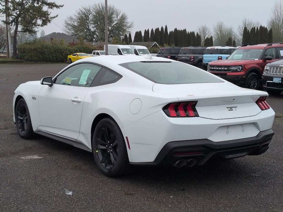 2026 Ford Mustang GT - Image 3