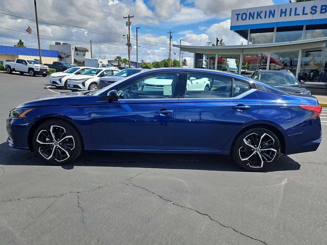2024 Nissan Altima 2.5 SR - Image 3