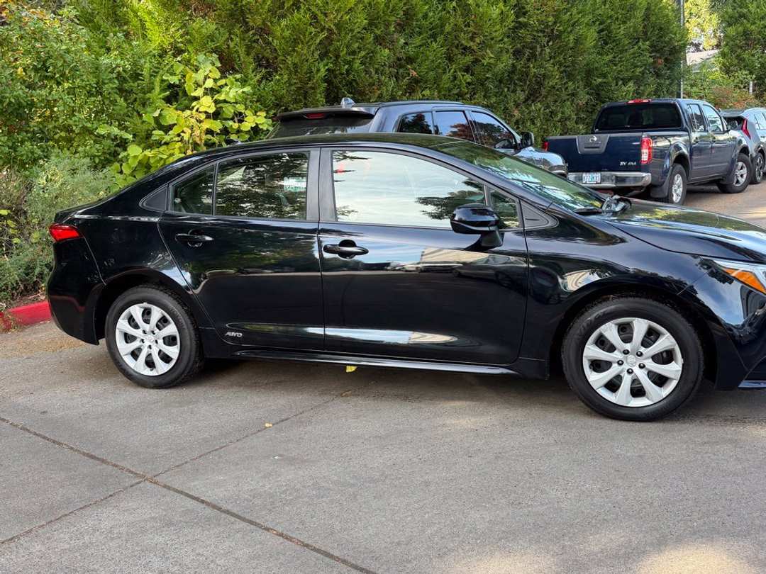 2023 Toyota Corolla Hybrid LE - Image 2