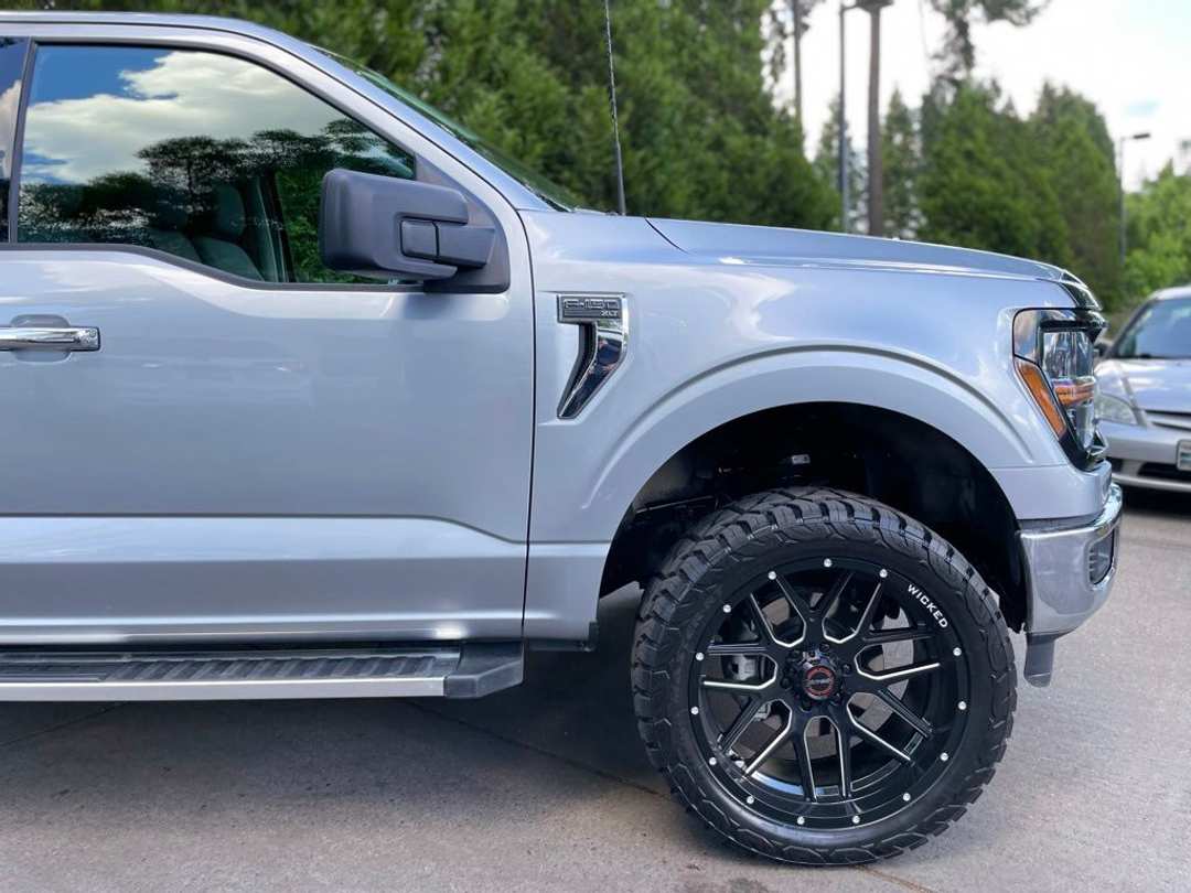 2025 Ford F-150 XLT - Image 2