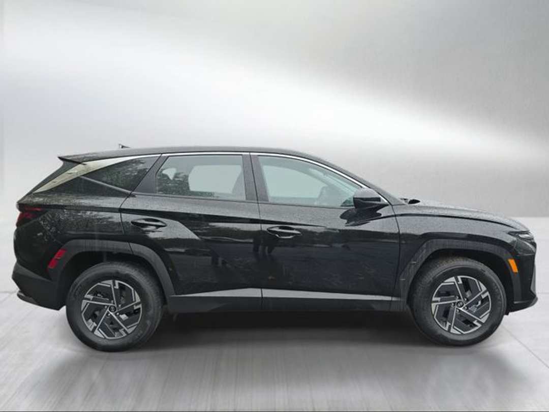 2026 Hyundai Tucson Hybrid Blue SE - Image 2