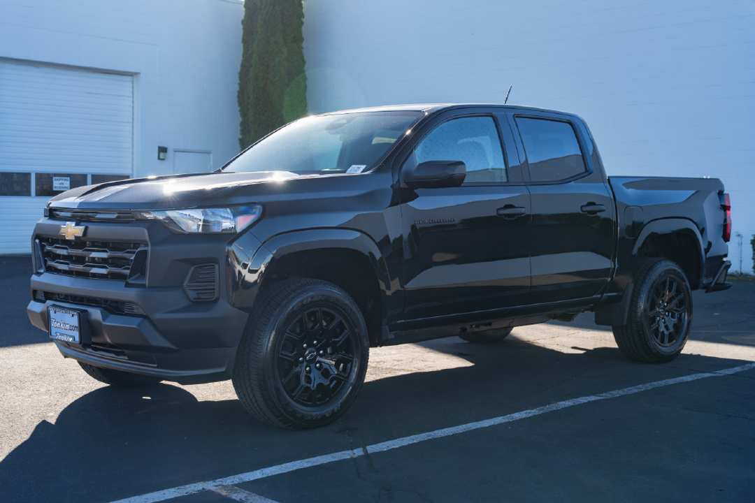 2026 Chevrolet Colorado Work - Image 3