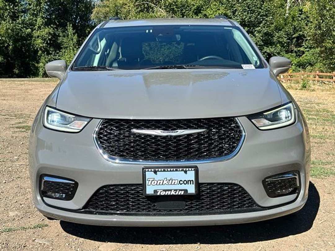 2022 Chrysler Pacifica Touring L - Image 3