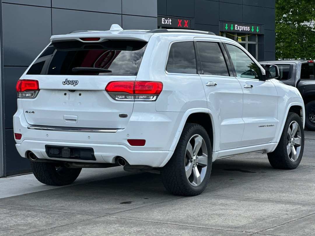 2014 Jeep Grand Cherokee Overland - Image 3