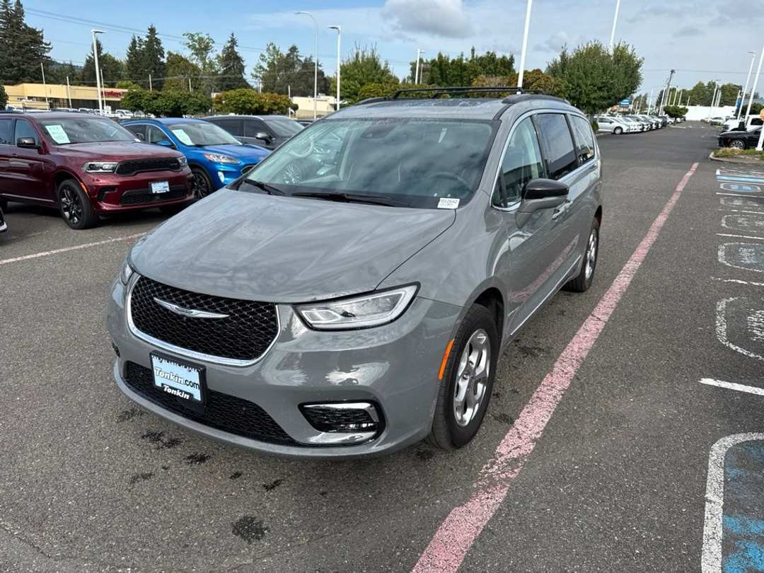 2022 Chrysler Pacifica Limited - Image 3