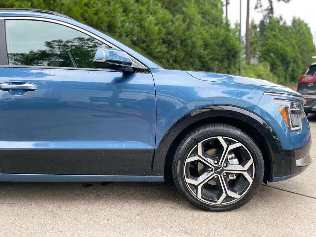 2024 Kia Niro Plug-In Hybrid SX - Image 2