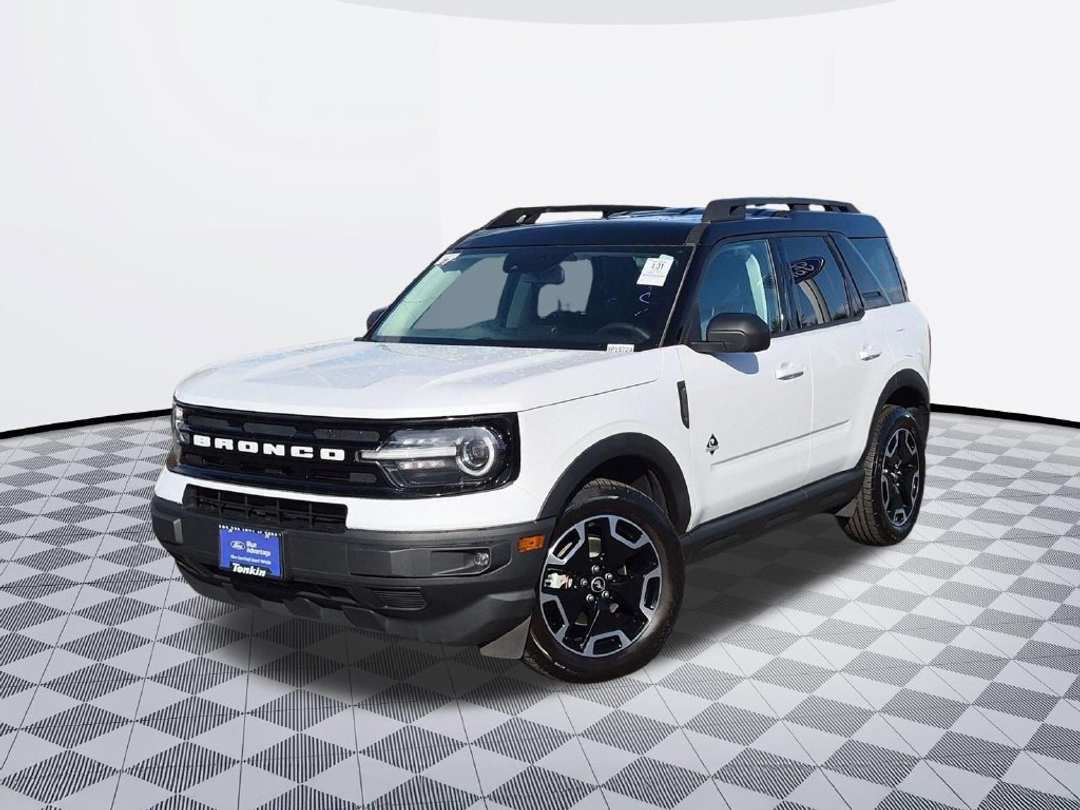 2022 Ford Bronco Sport Outer Banks - Image 2