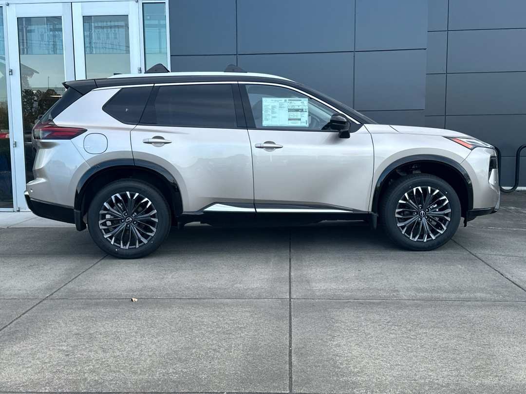 2026 Nissan Rogue Platinum - Image 3