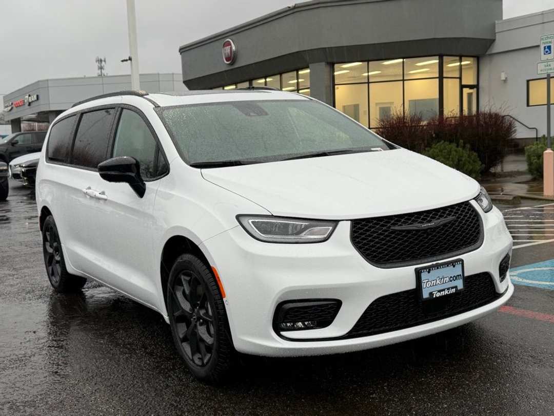 2026 Chrysler Pacifica Select - Image 2