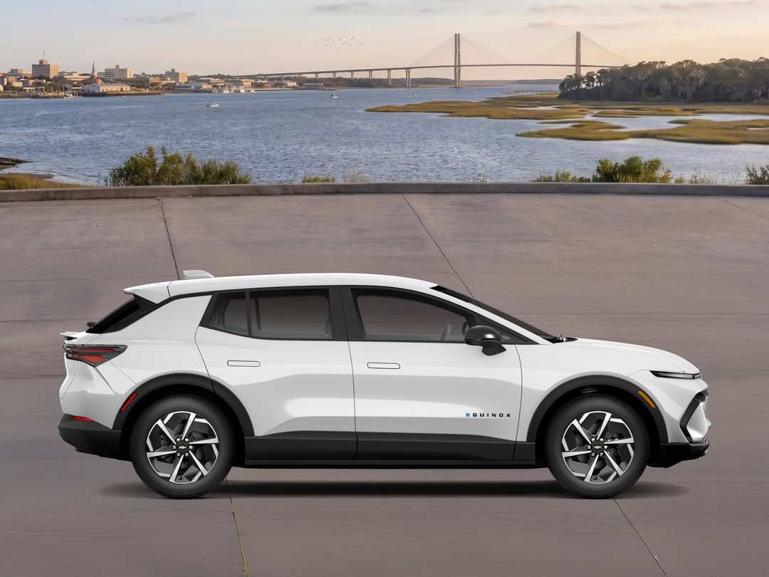 2026 Chevrolet Equinox Ev LT - Image 3