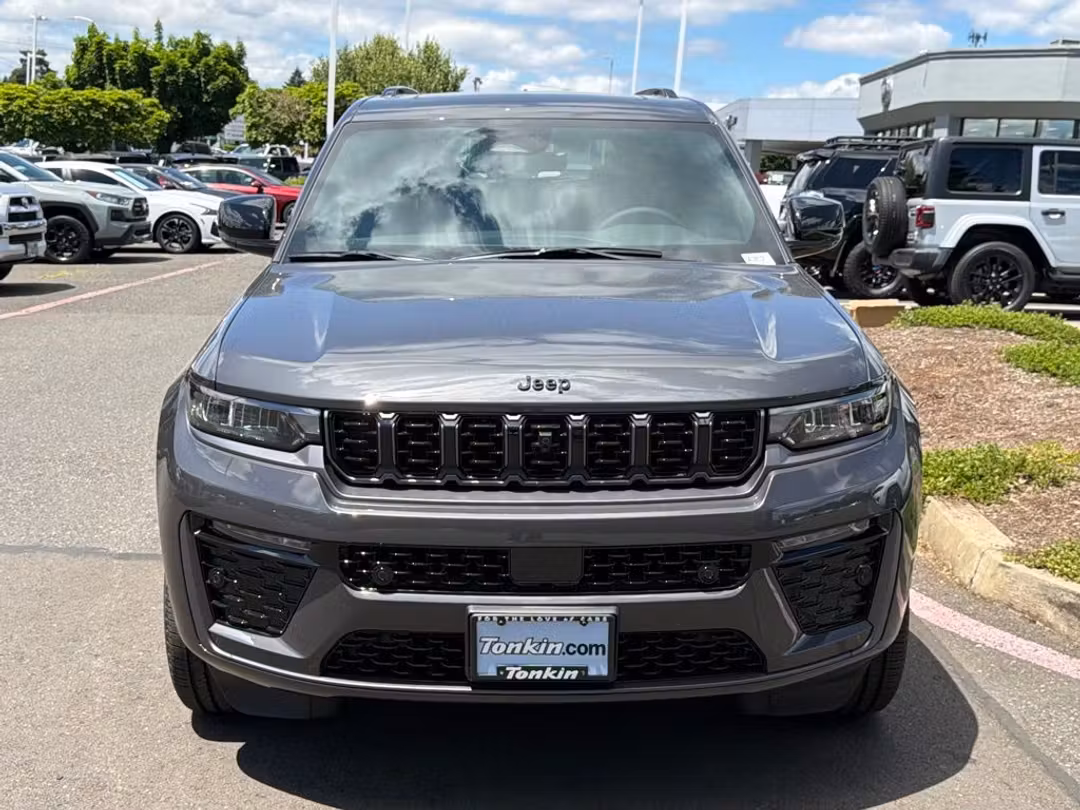2026 Jeep Grand Cherokee Limited Reserve - Image 3