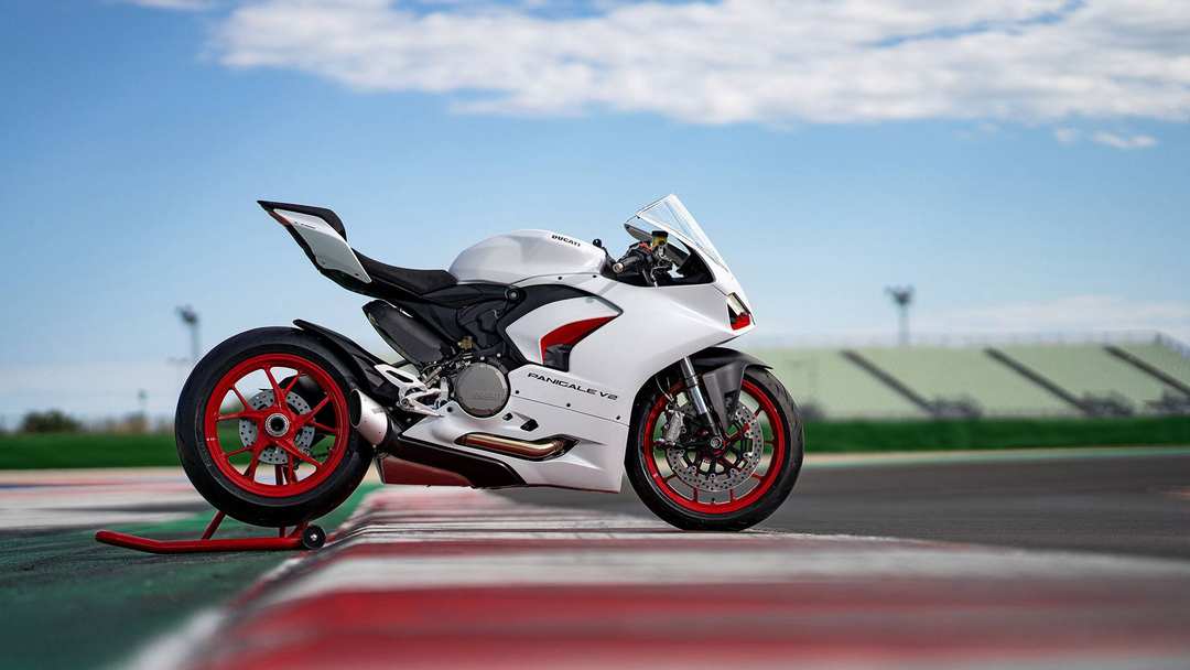 2023 Ducati Panigale V2 - Image 3