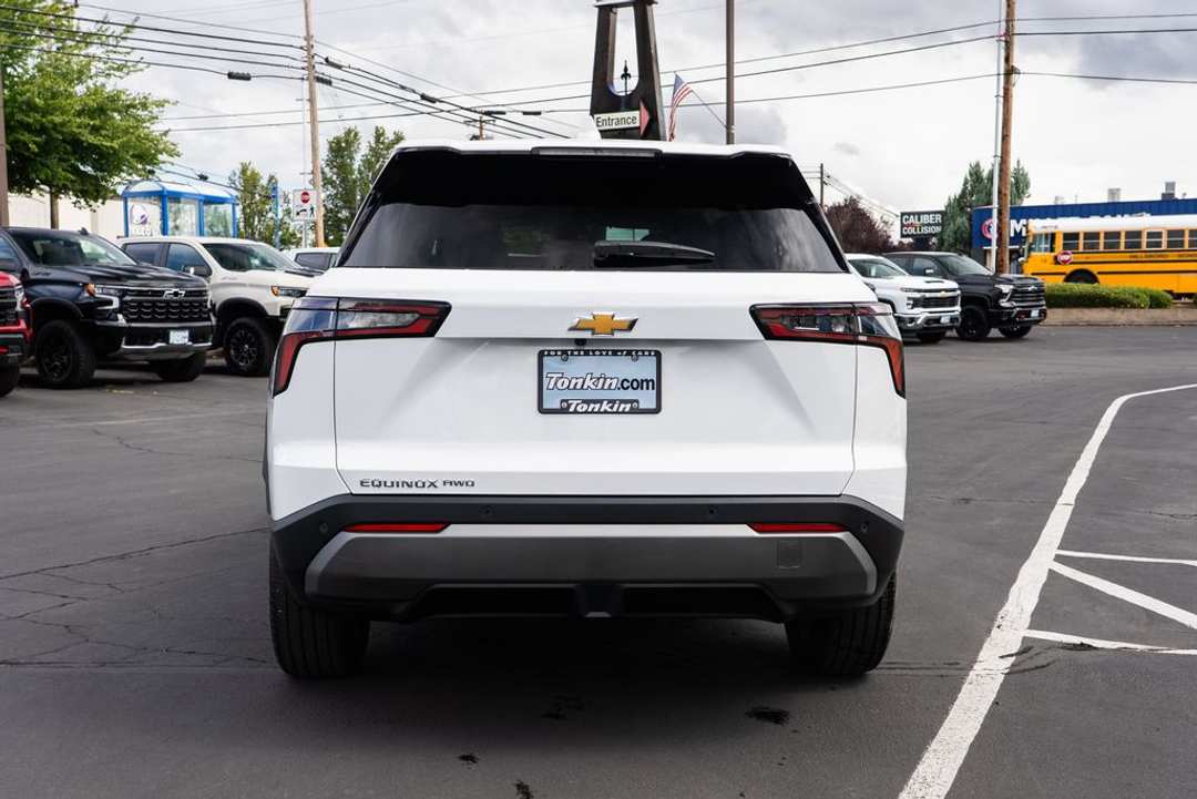 2027 Chevrolet Equinox LT - Image 3