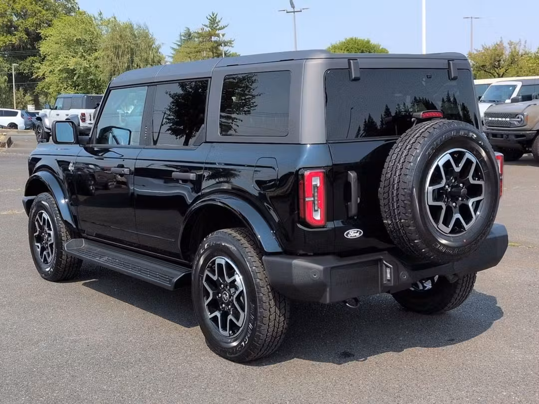 2026 Ford Bronco Outer Banks - Image 3