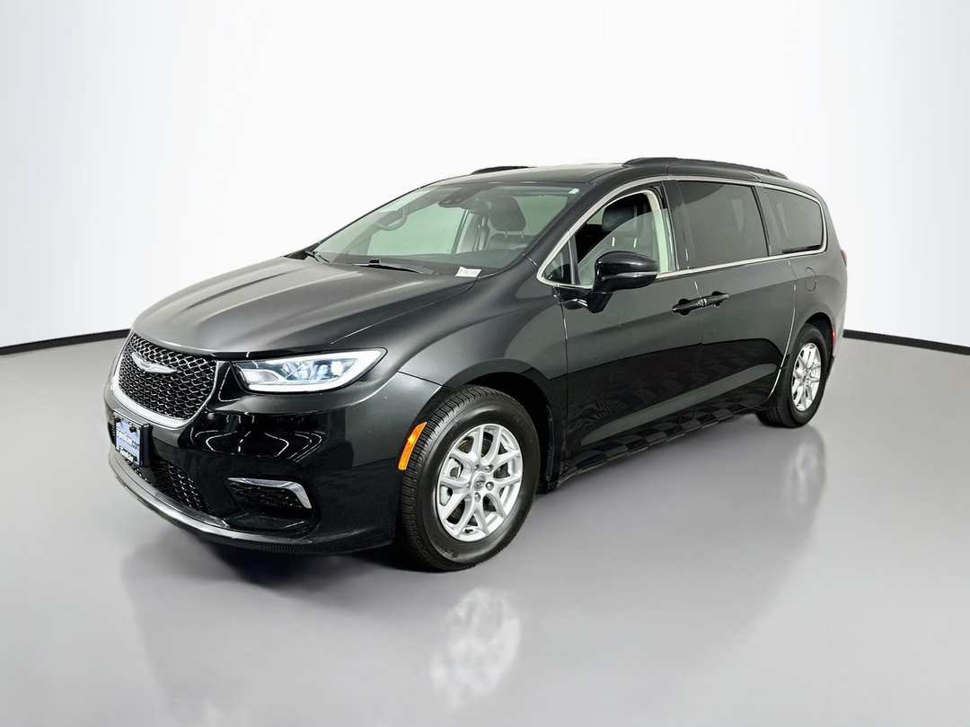 2022 Chrysler Pacifica Touring L - Image 3
