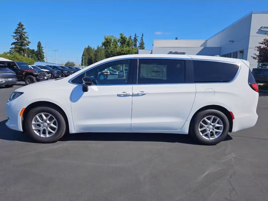 2026 Chrysler Voyager LX - Image 3