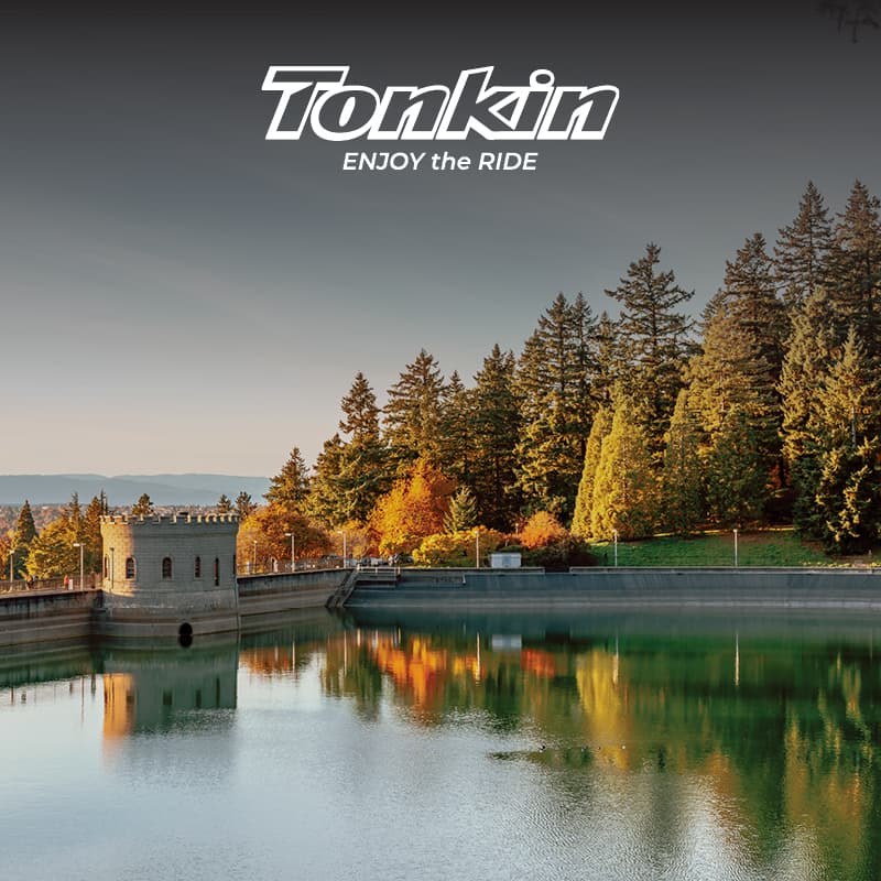 Fall into Adventure - Tonkin - Scenic Columbia River Gorge with Vista House