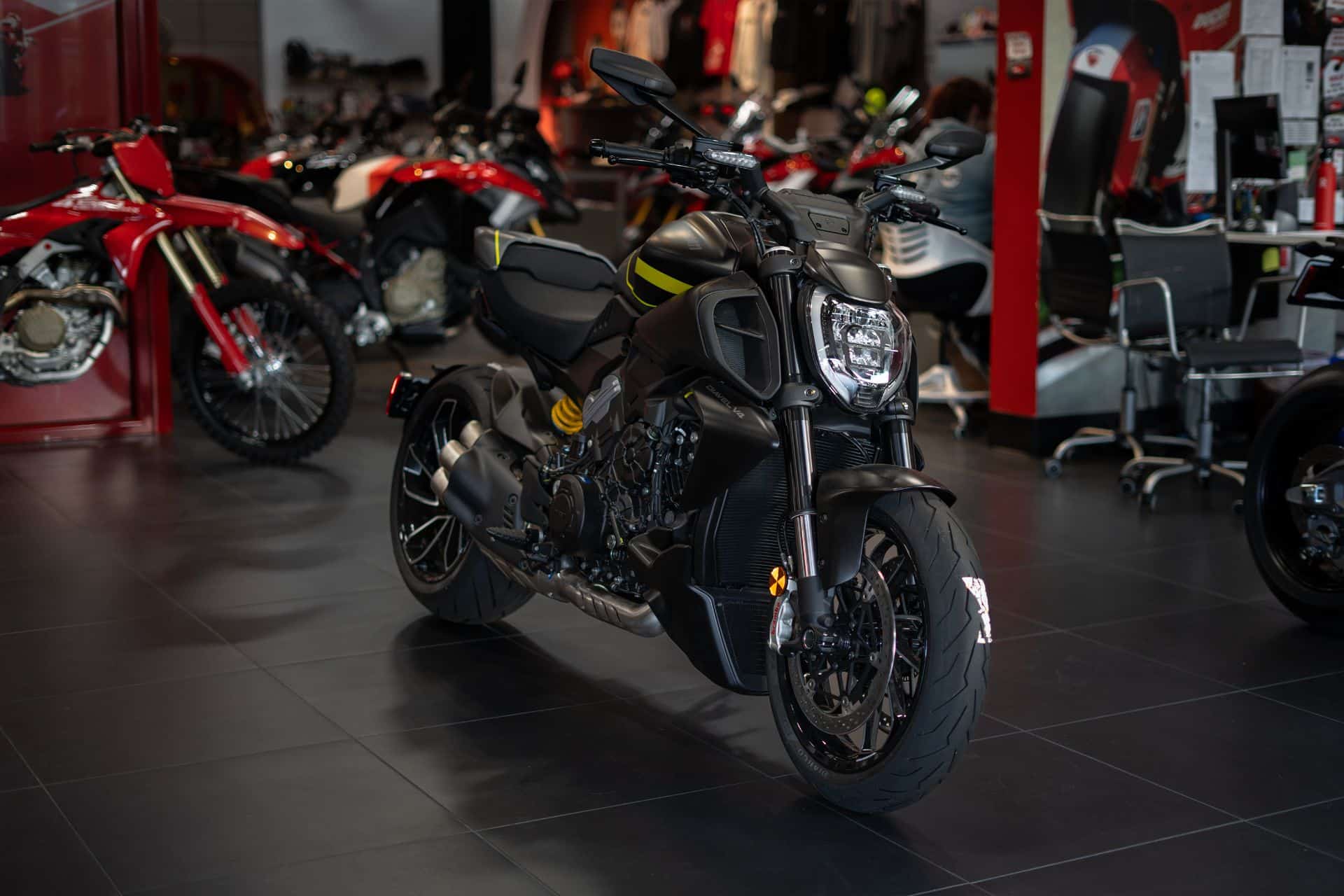 2026 Ducati Diavel V4 - Image 1